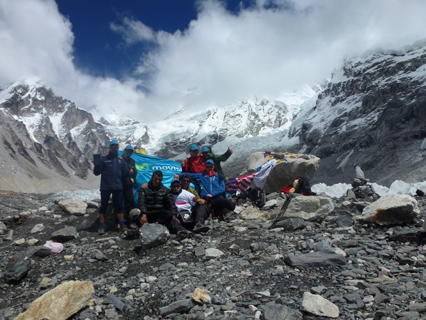 How a Tablet and Glucometer Helped Five Climbers